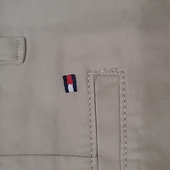 Tommy Hilfiger Classic Khaki Shorts size 10 - Picture 3 of 9